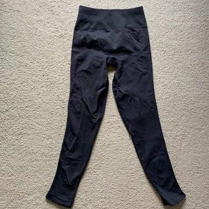 Black Lululemon compression leggings